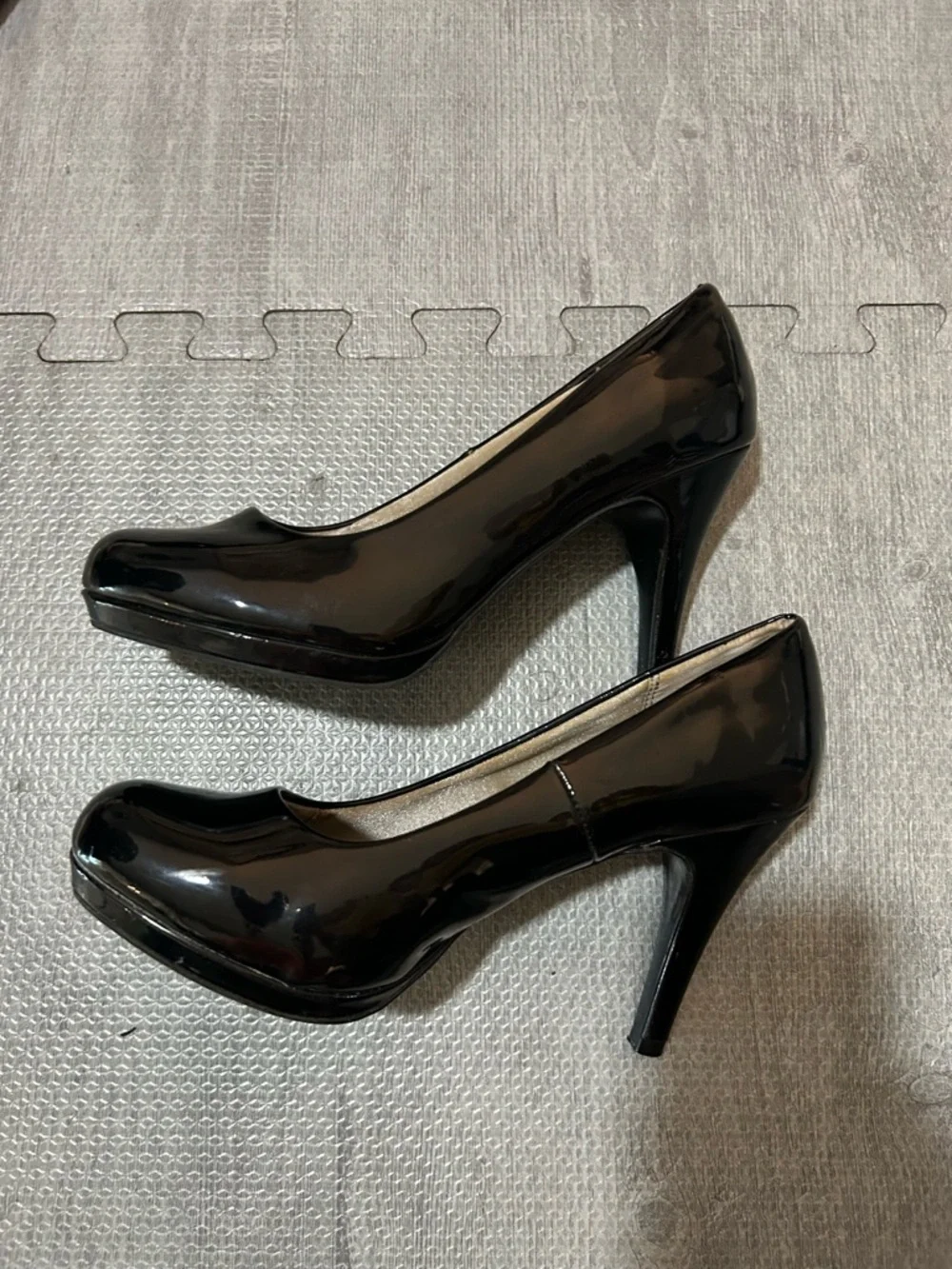 Mootsies Tootsies Black Patent Platform Pumps. Size 7 1/2